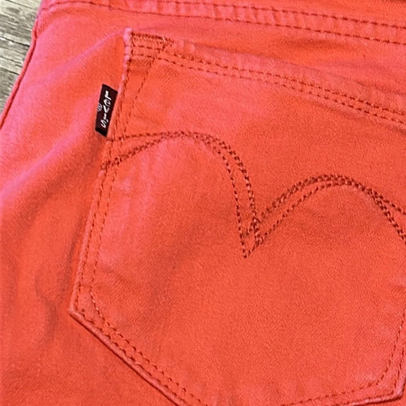 Levis pink/ orange capri  pants - Picture 2 of 4